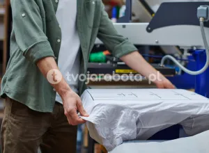  Помощник в отделе маркировки одежды