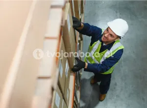 Работник склада