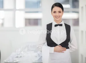 Официант в ресторане при отеле