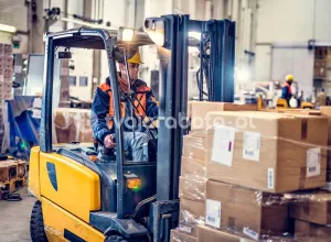 Оператор погрузчика на складе