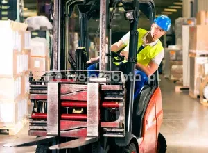 Працівник складу з UDT