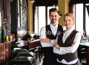 Официант в приморском отеле