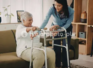 Опекунка для болеющей пани