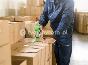 Работник склада почтовой компании