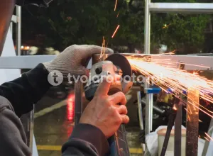 Помічник маляра на виробництві