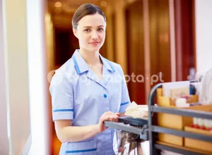 Горничная в приморском отеле