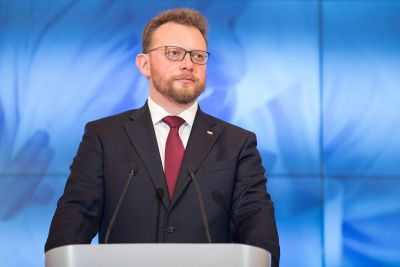 Лукаш Шумовски объявил о постепенном «размораживании экономики» с 19 апреля