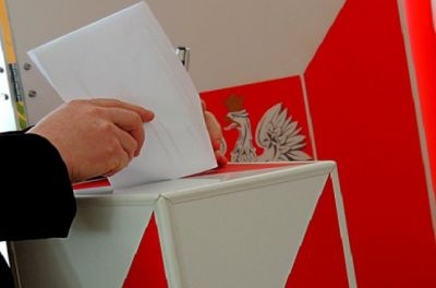 В Польше перенесли выборы президента