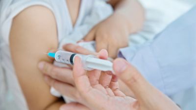 В Польше возобновили обязательные прививки