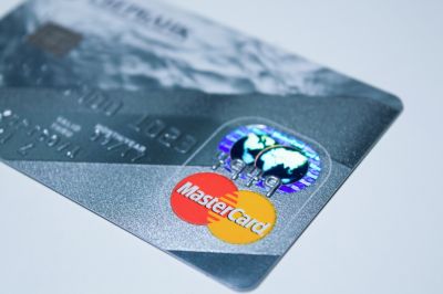 Обмеження від НБУ на використання банківських карток за кордоном